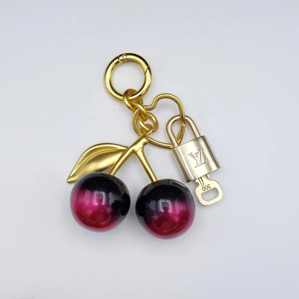 Louis Vuitton elegant apple