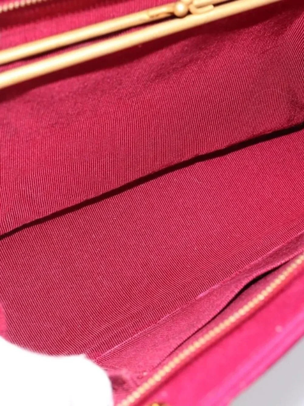 CHANEL brand	chanel color	wine