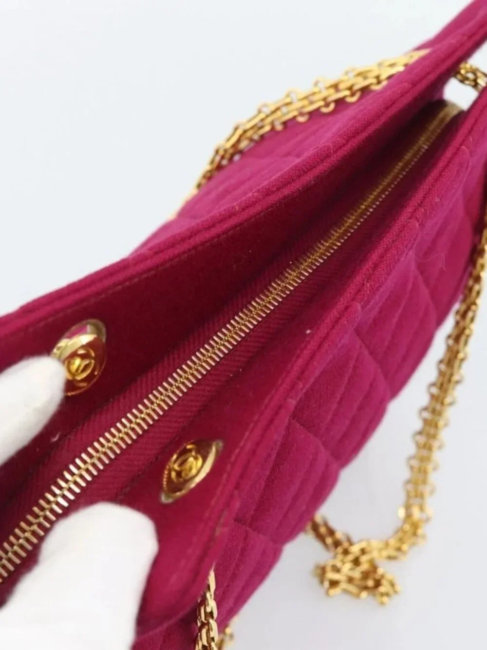 CHANEL brand	chanel color	wine