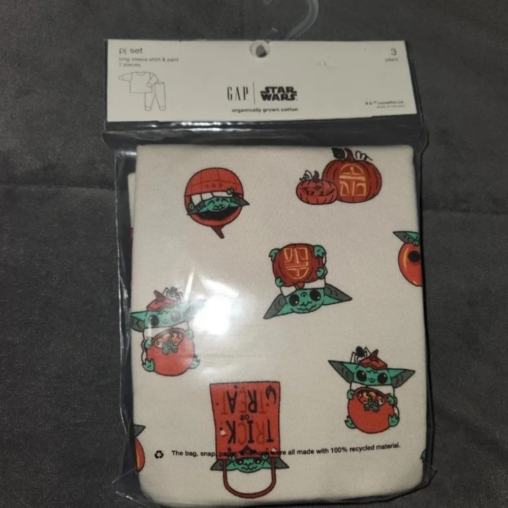 BABY GAP YODA PJS 3T NWT‎