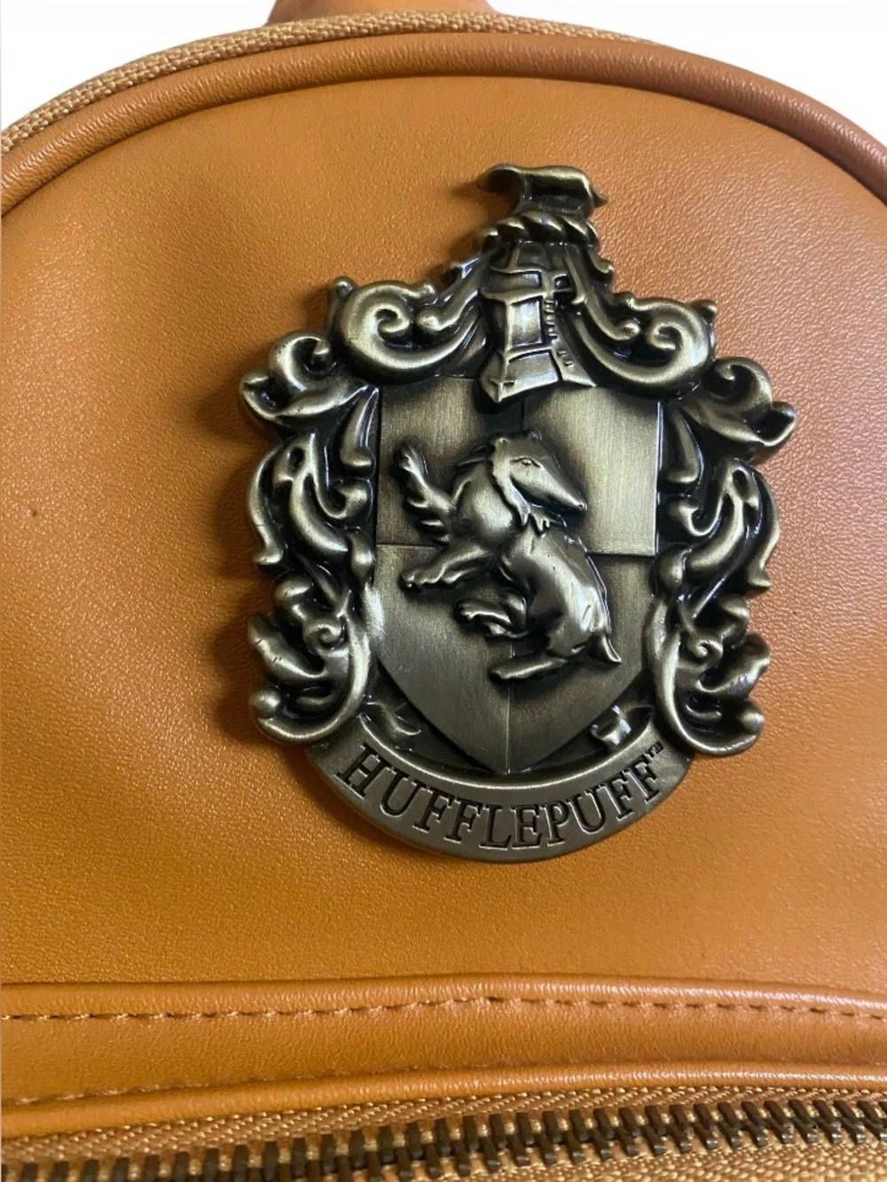 Universal studios wizarding world harry potter Hufflepuff crest mini backpack