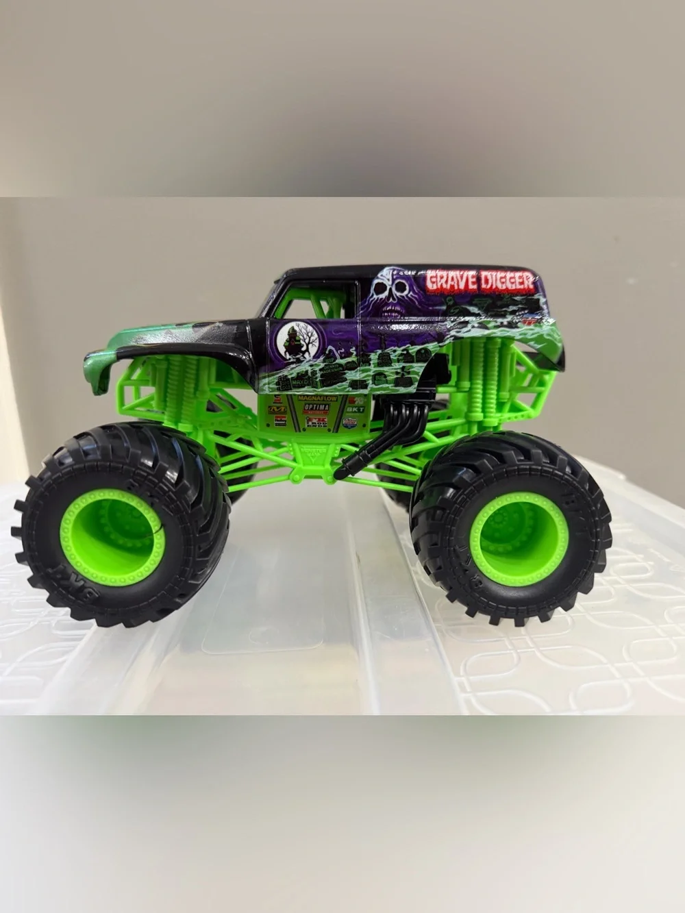 Monster Jam Grave Digger 1:24 Scale Die Cast Monster Truck