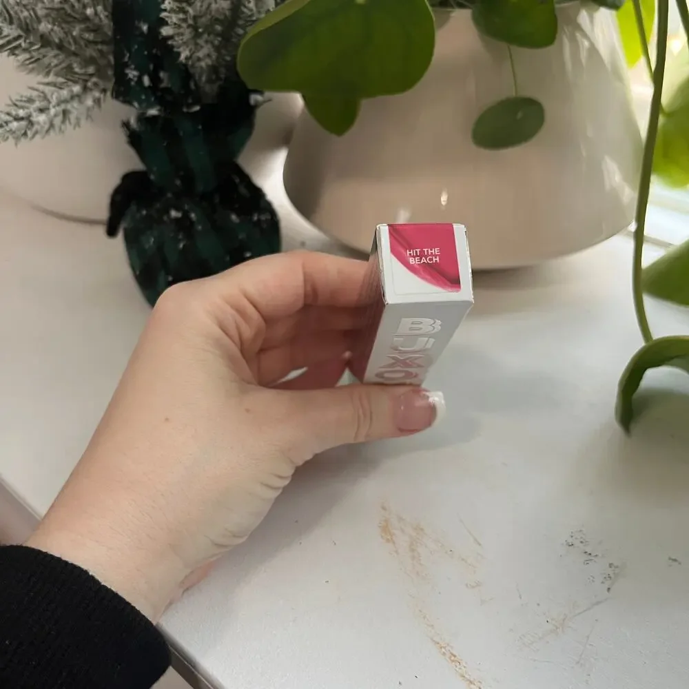 NEW Buxom Full On Plumping Matte Lip Creme in Hit the Beach Pink