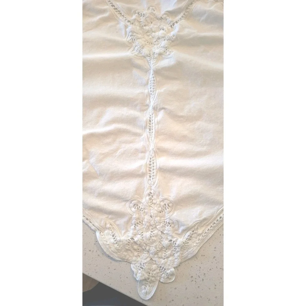 Vintage White Battenburg Lace Tablecloth 39