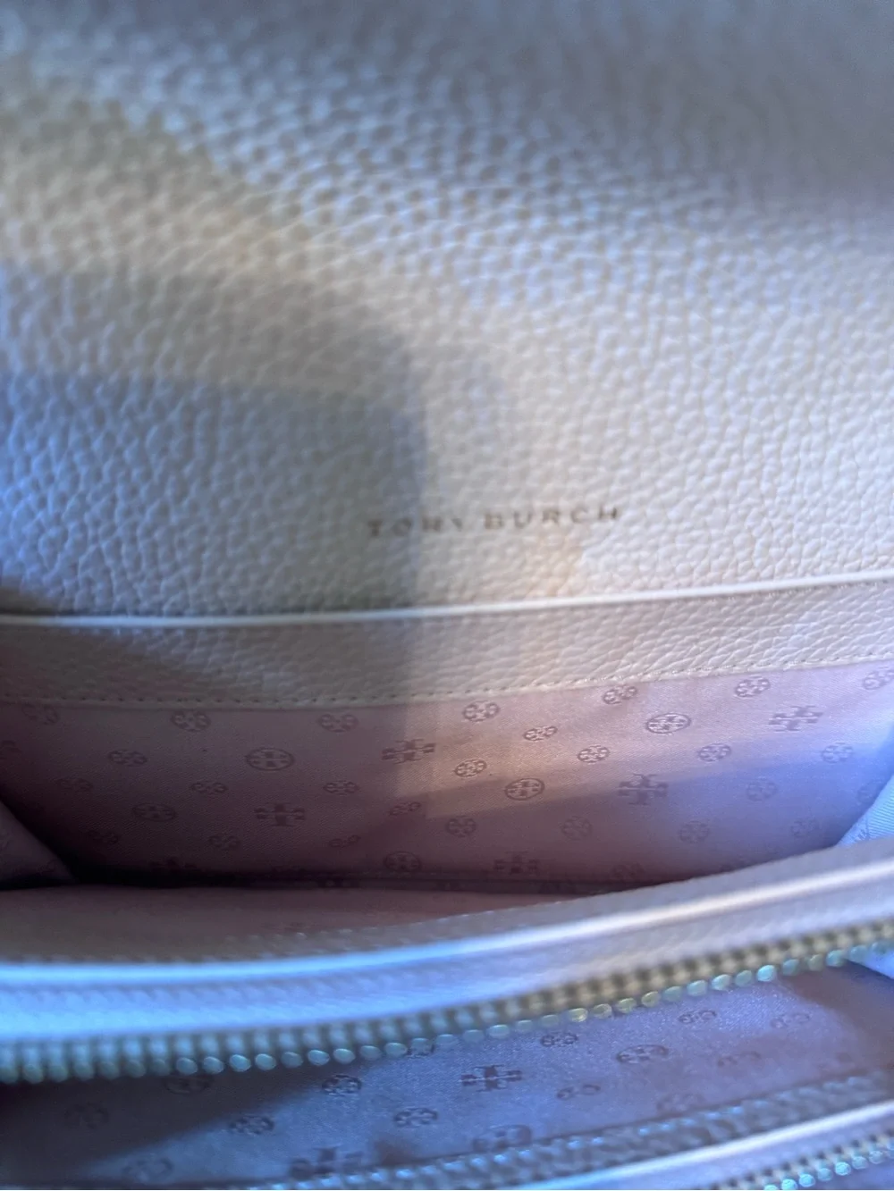 Tory Burch compact pebbled
