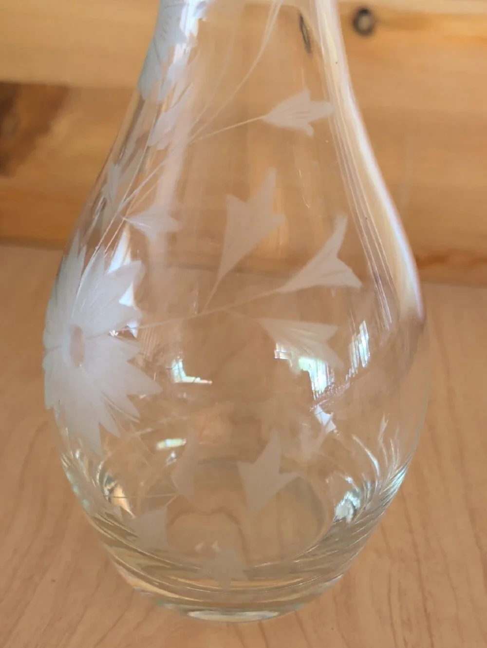VTG. Beautiful, Etched Glass Decanter with Stopper - Clear Floral Design
