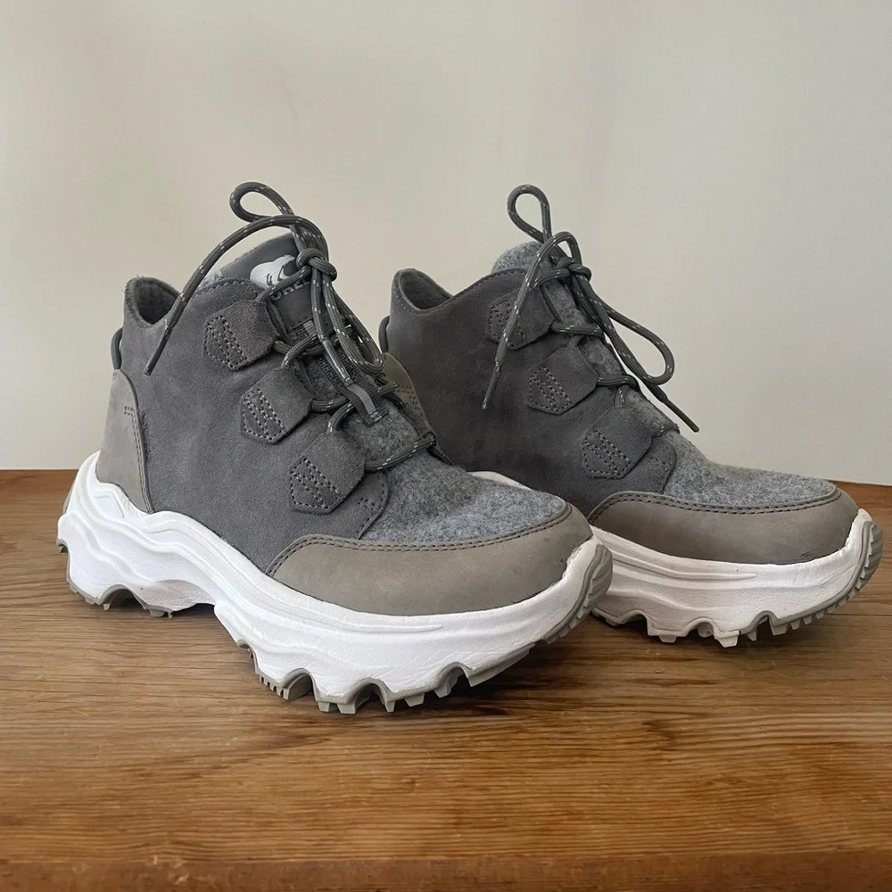 Sorel Kinetic Breakthru Caribou Sneaker Boots Grey Lace Up Winter Women's Sz 7