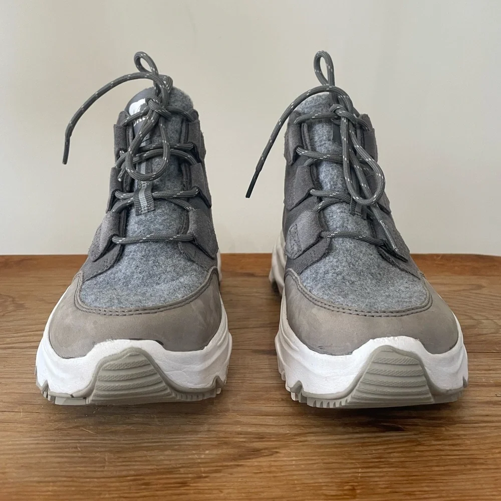 Sorel Kinetic Breakthru Caribou Sneaker Boots Grey Lace Up Winter Women's Sz 7