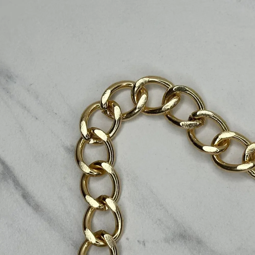 Unbranded details real