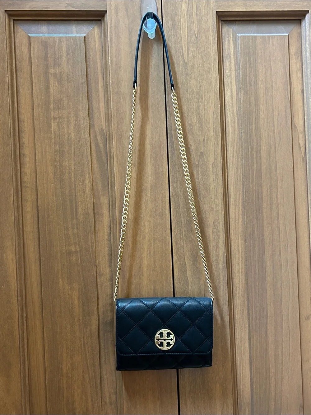 Tory Burch Quilted Willa Wallet Black Chain with Gold Logo Accent like new 87867