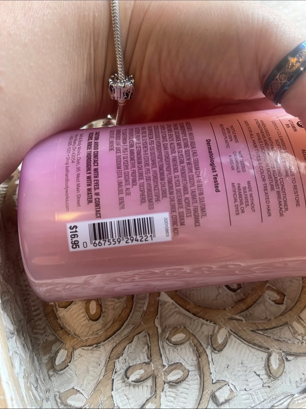 Bath & Body Works moisturizing shampoo