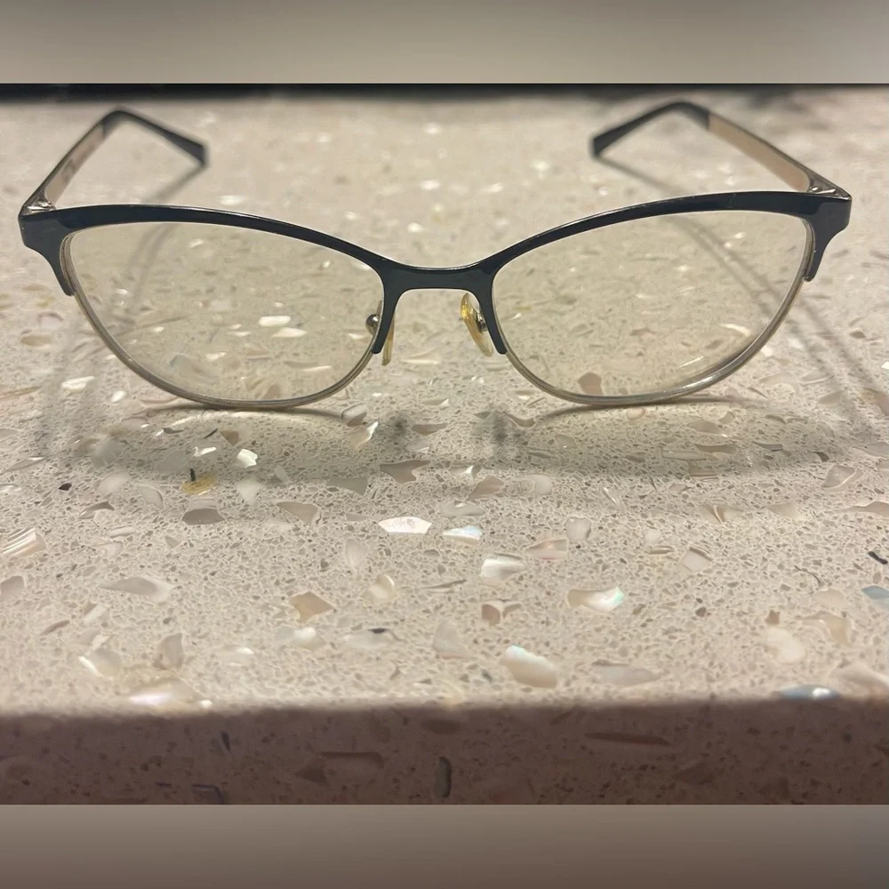 Versace 16 has prescription