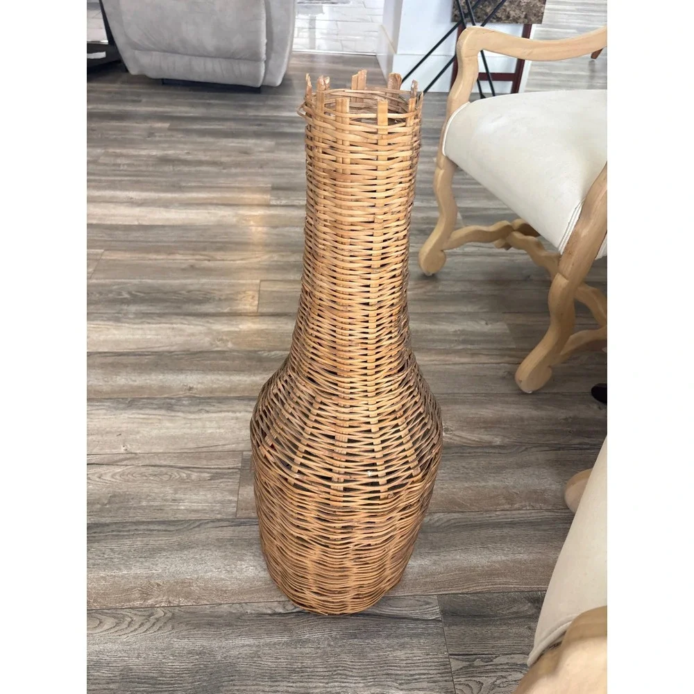 Unbranded woven wicker