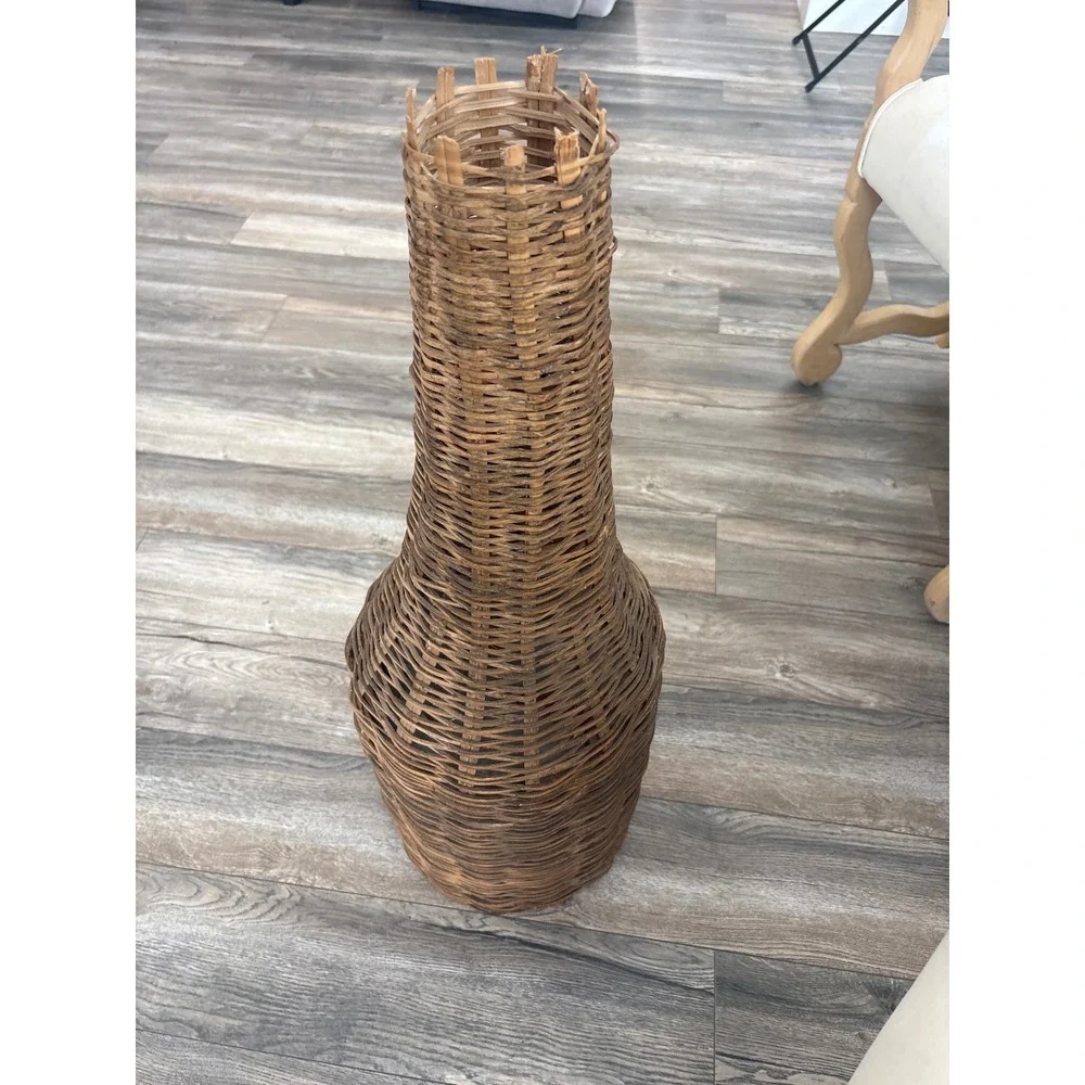 Unbranded woven wicker
