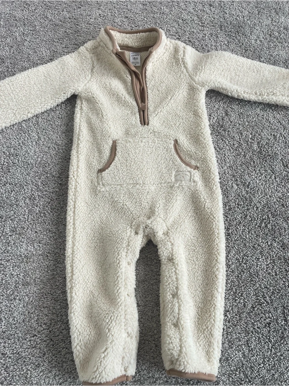 Carters kangaroo detail closure