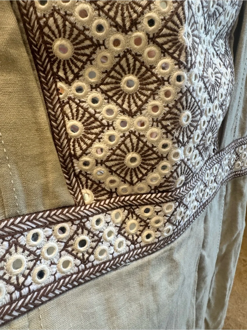 Tory Burch 100% Linen Beige Embroidered Sleeveless Dress With Mirror Detail