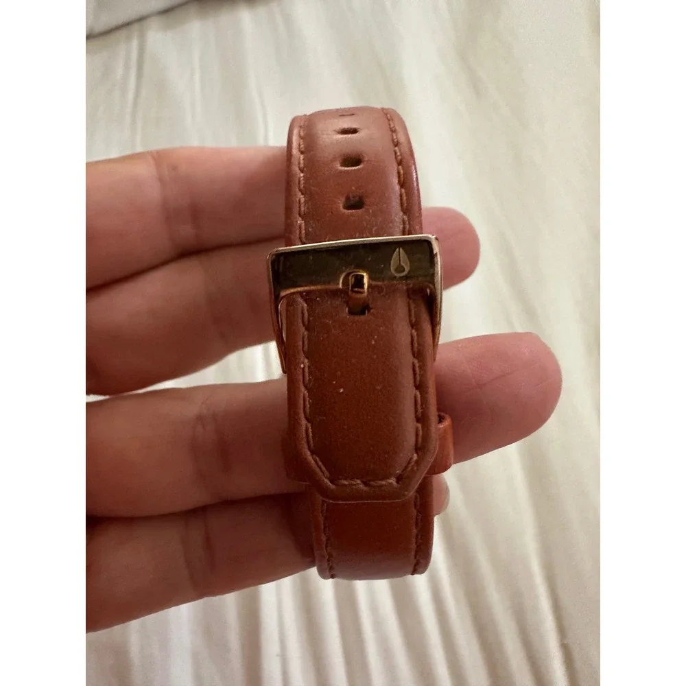 Nixon features specs