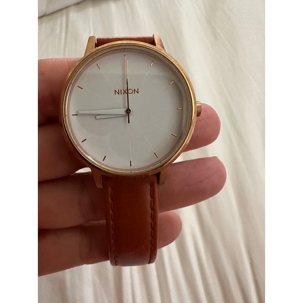 Nixon features specs