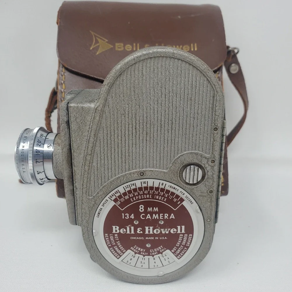 Vintage‎ Bell & Howell 134 Movie Camera 8MM Manual Case f1.9 Super Comat lens