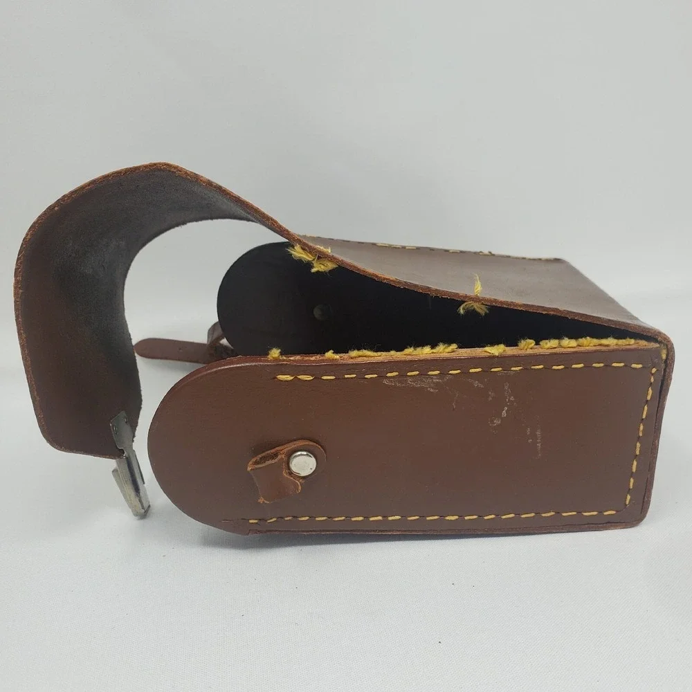 Vintage‎ Bell & Howell 134 Movie Camera 8MM Manual Case f1.9 Super Comat lens