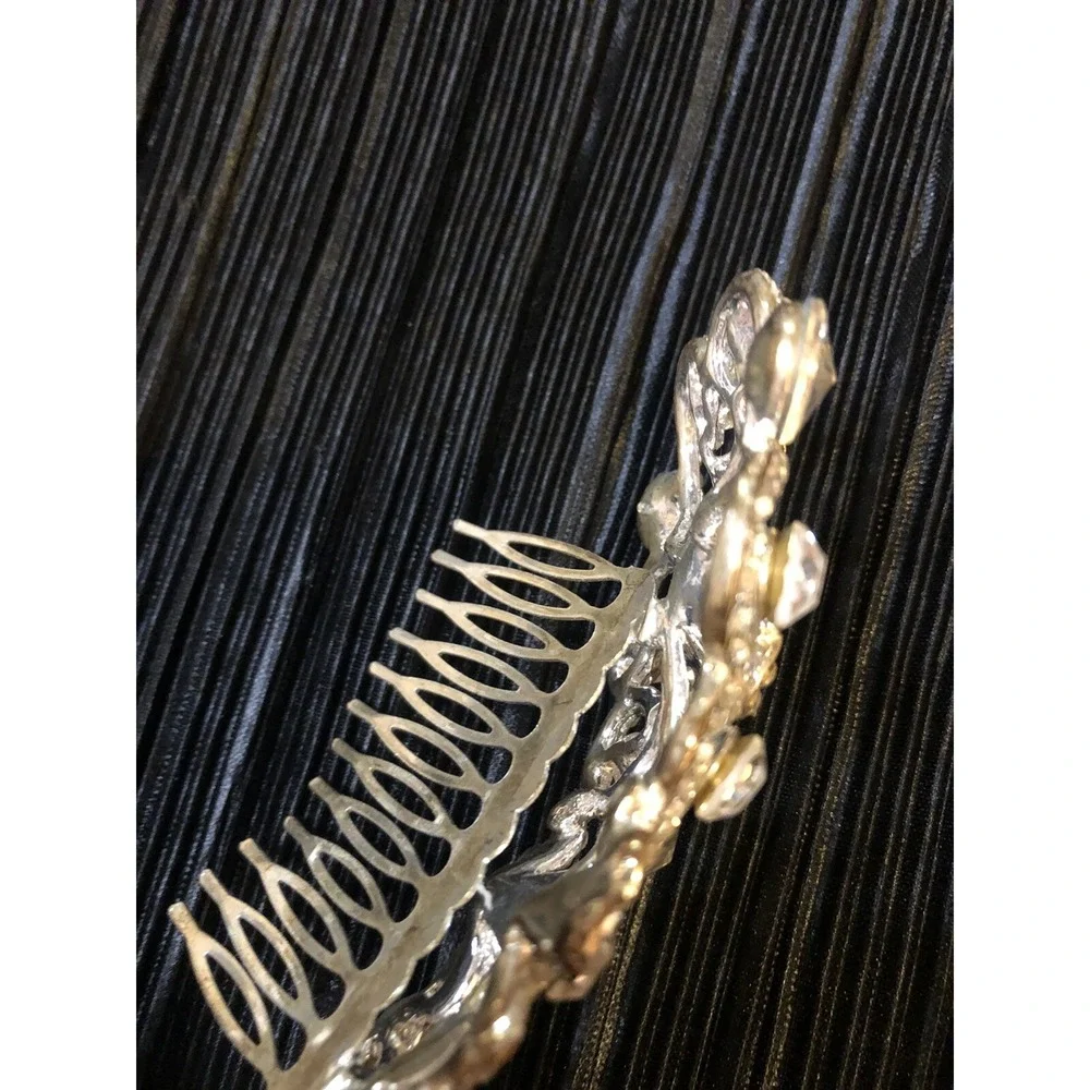 The Unbranded Brand hair accessory