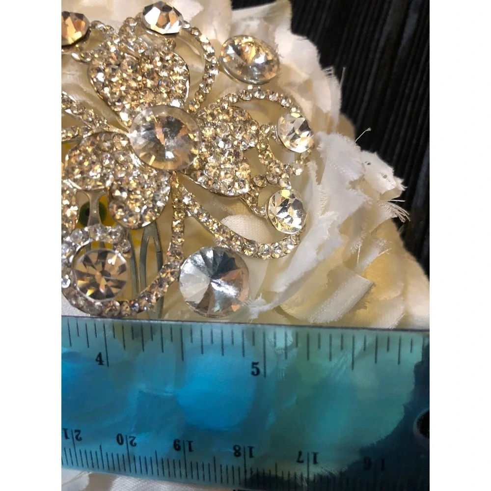 The Unbranded Brand hair accessory