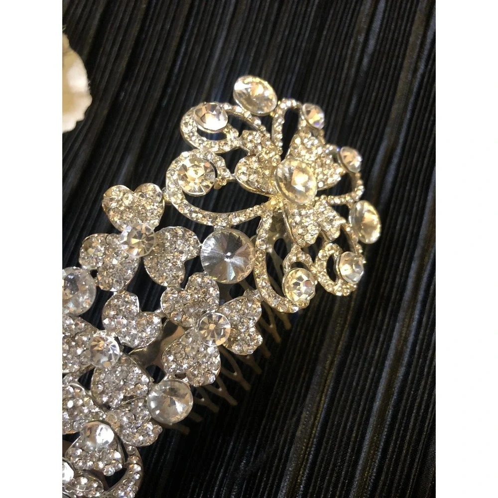 The Unbranded Brand hair accessory