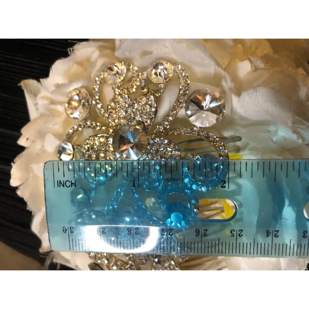 The Unbranded Brand hair accessory