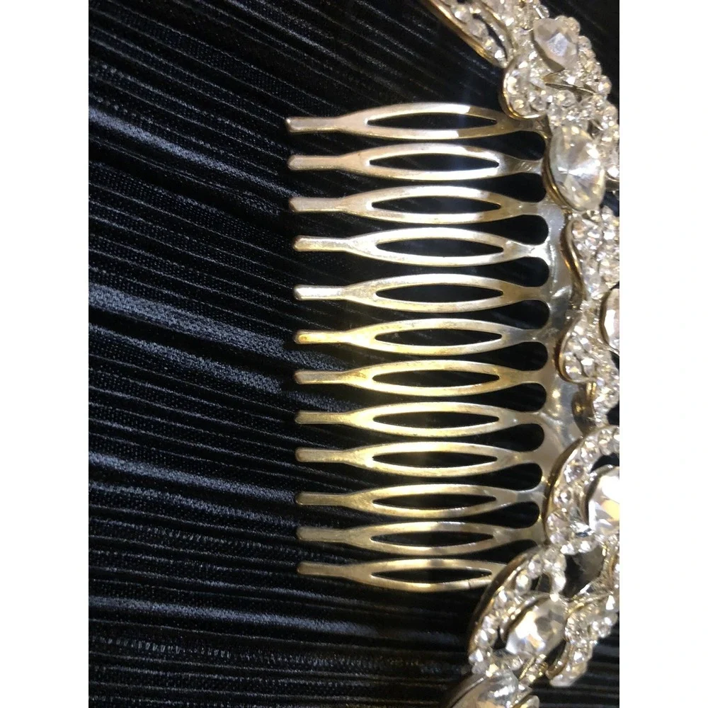 The Unbranded Brand hair accessory