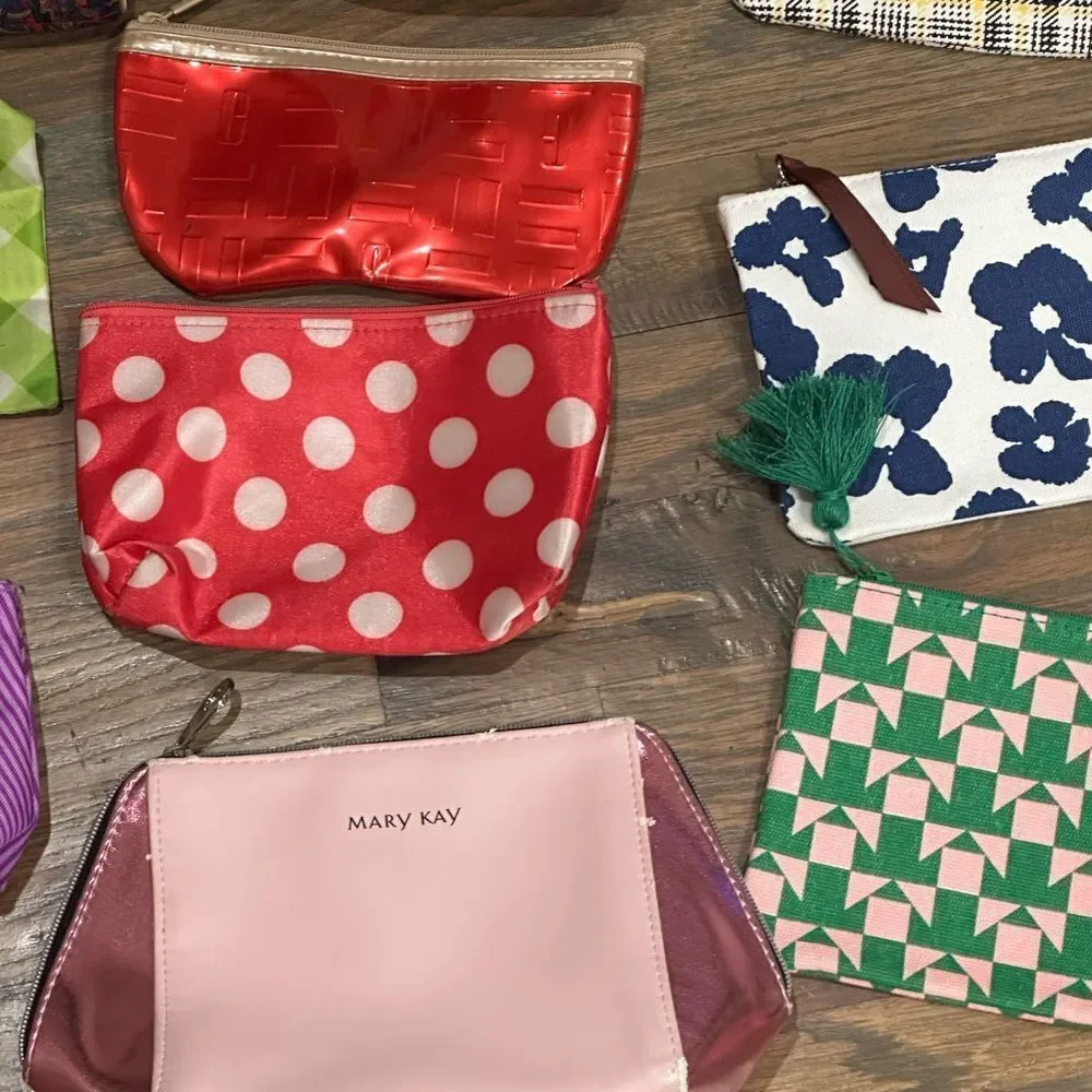 Bag mini’s Ipsy, Mary Kay ect bundle  mini, coin, excellent condition 26 total