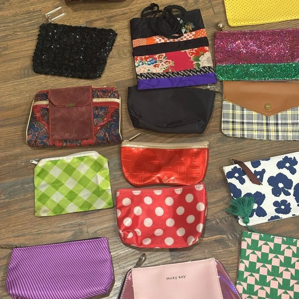 Bag mini’s Ipsy, Mary Kay ect bundle  mini, coin, excellent condition 26 total