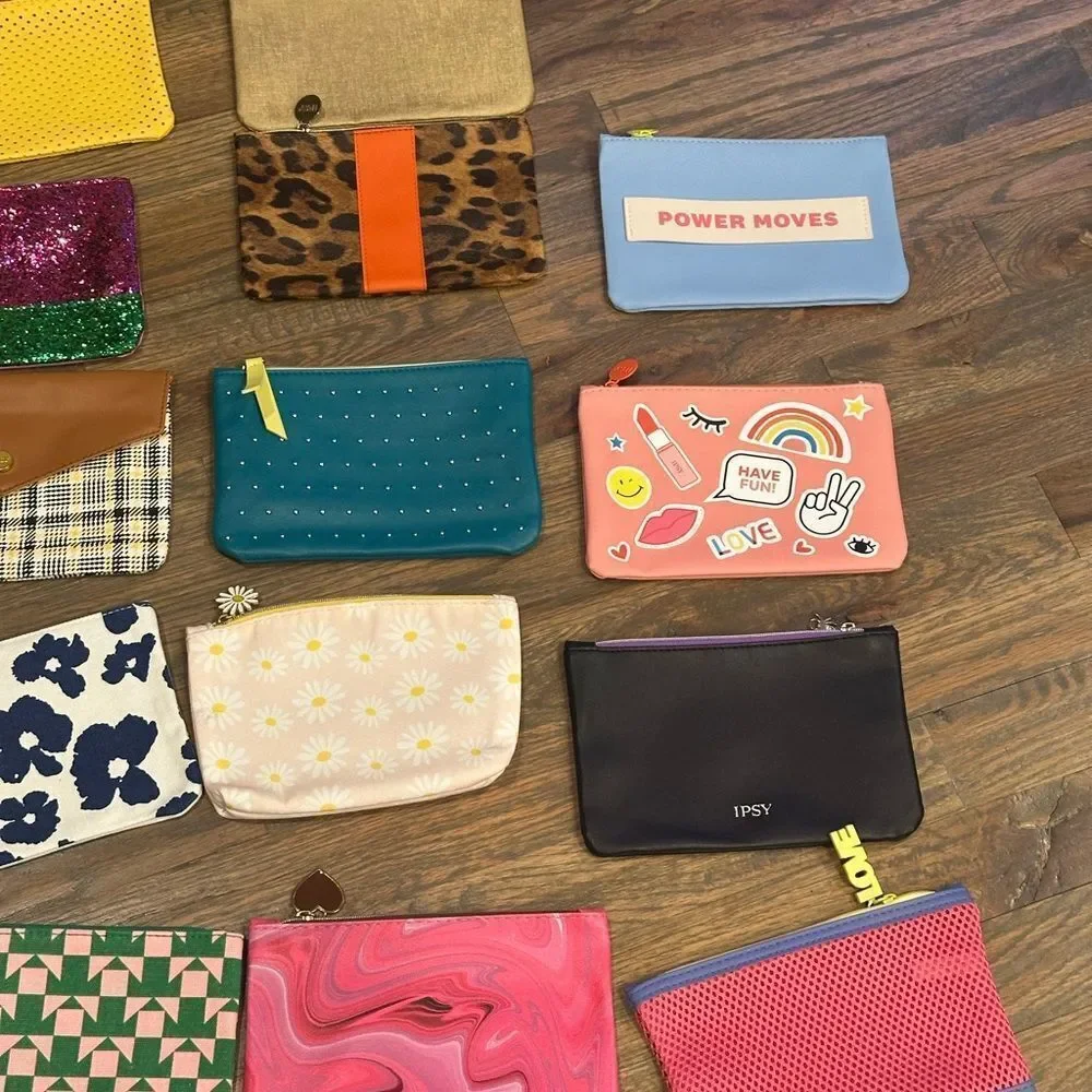 Bag mini’s Ipsy, Mary Kay ect bundle  mini, coin, excellent condition 26 total