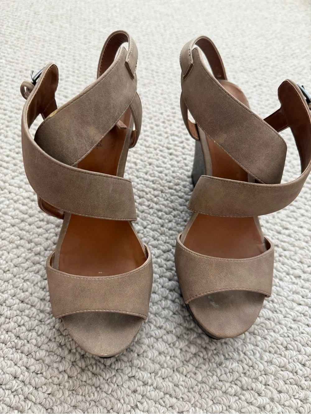 Indigo rd. - Women's Taupe Suede Strappy Platform Sandals (7)
