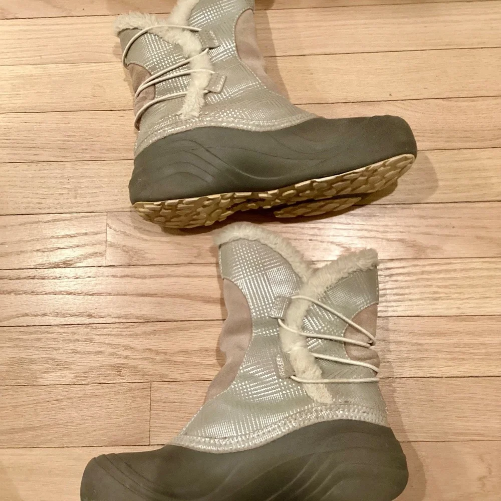 Columbia Womens Sierra Flurry 2 Boots Size 8 Waterproof Insulated Fur Snow