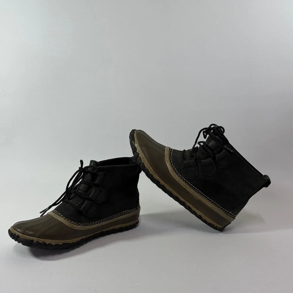 Sorel Out N About Waterproof Leather and Rubber Ankle Boots Sz 6