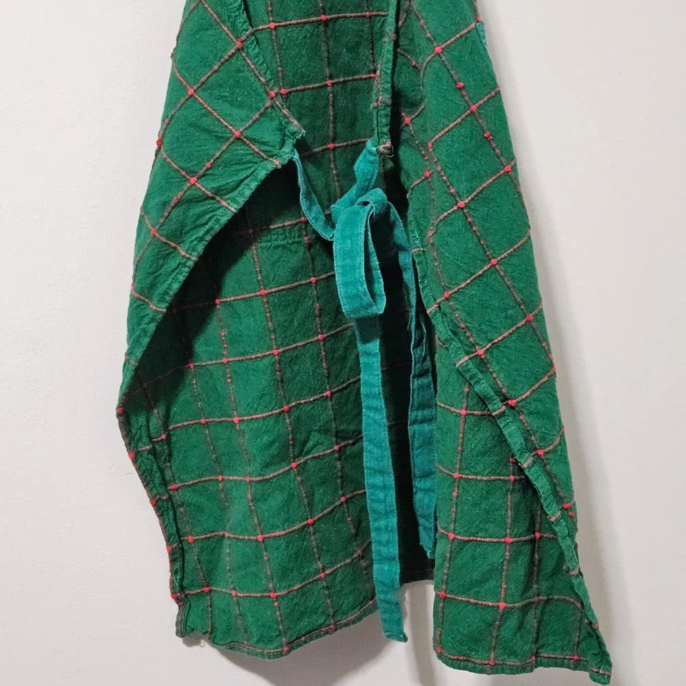 Crate&Barrel neck holiday