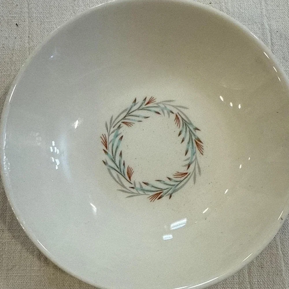 Vintage Fortune TSMY Ceramic Bowl Wreath Pattern Cream Blue Rust USA 5.5