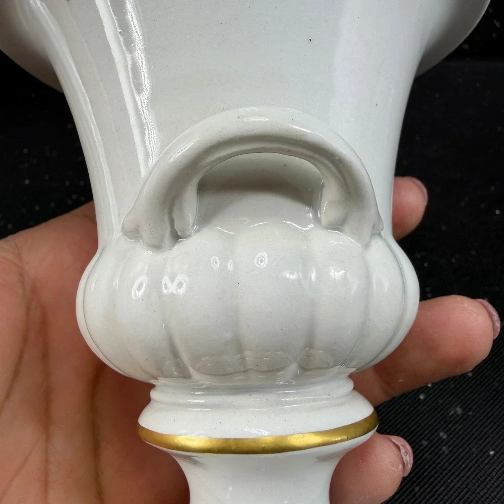 Mottahedeh along core porcelain