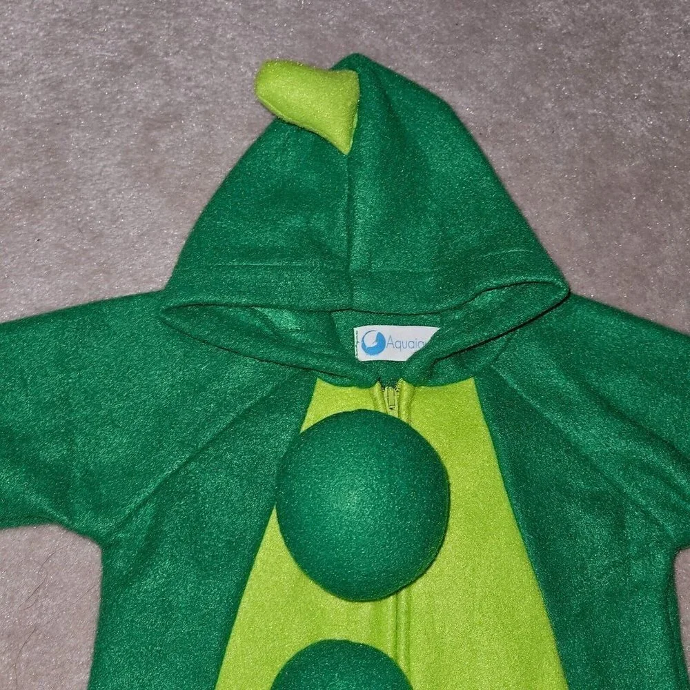Aquaiguana peapod bunting