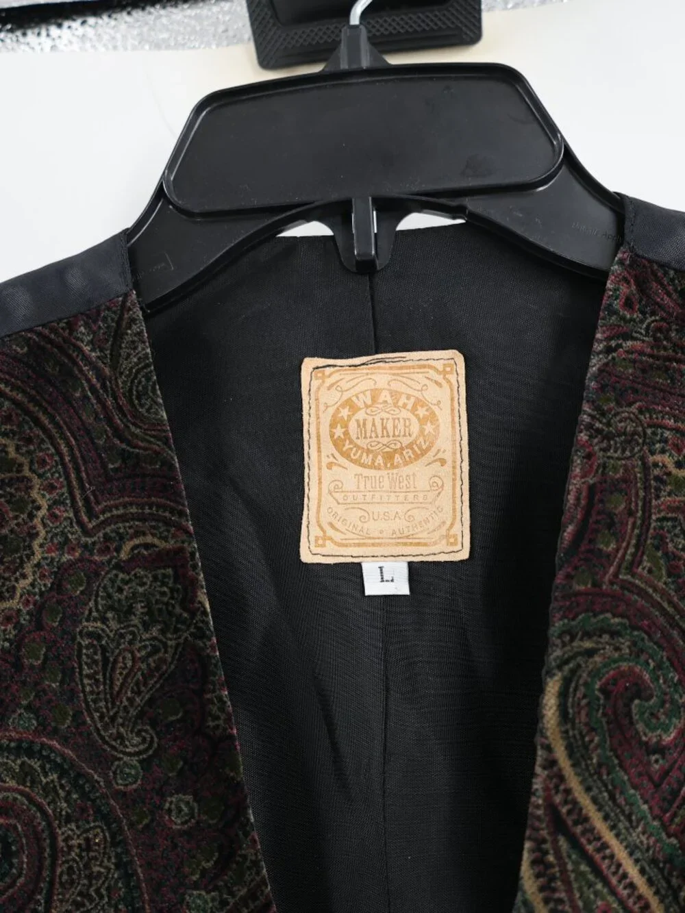 VTG Wah Maker Frontier Vest Mens Large Paisley Western V Neck velvet waistcoat