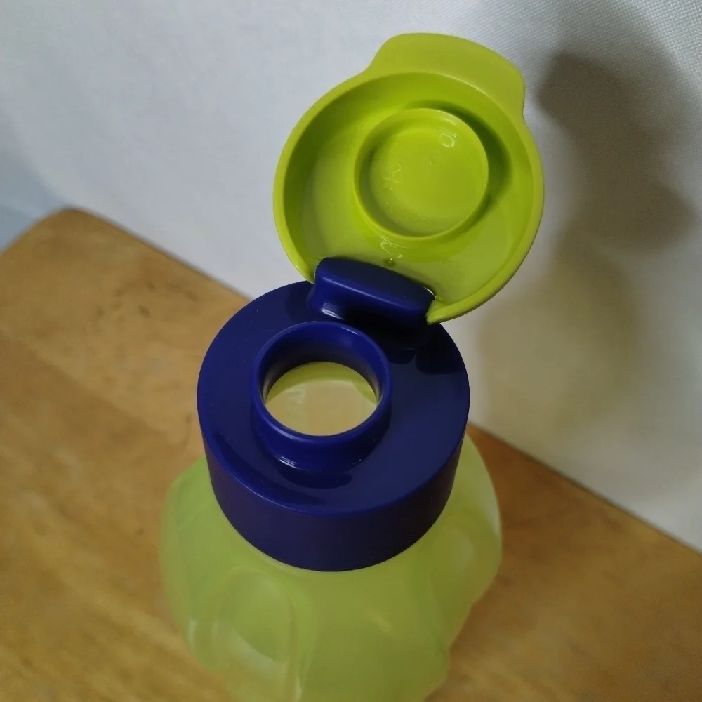 New Tupperware yellow and blue ECO water bottle 16 oz
