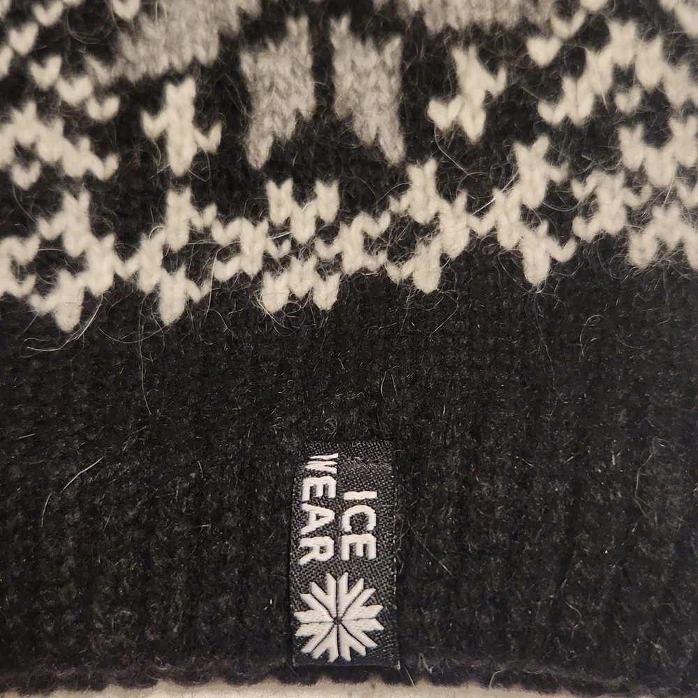 Icewear Papey  Angora Blend Wool Black and Gray Winter Pom-Pom Beanie OS Kids