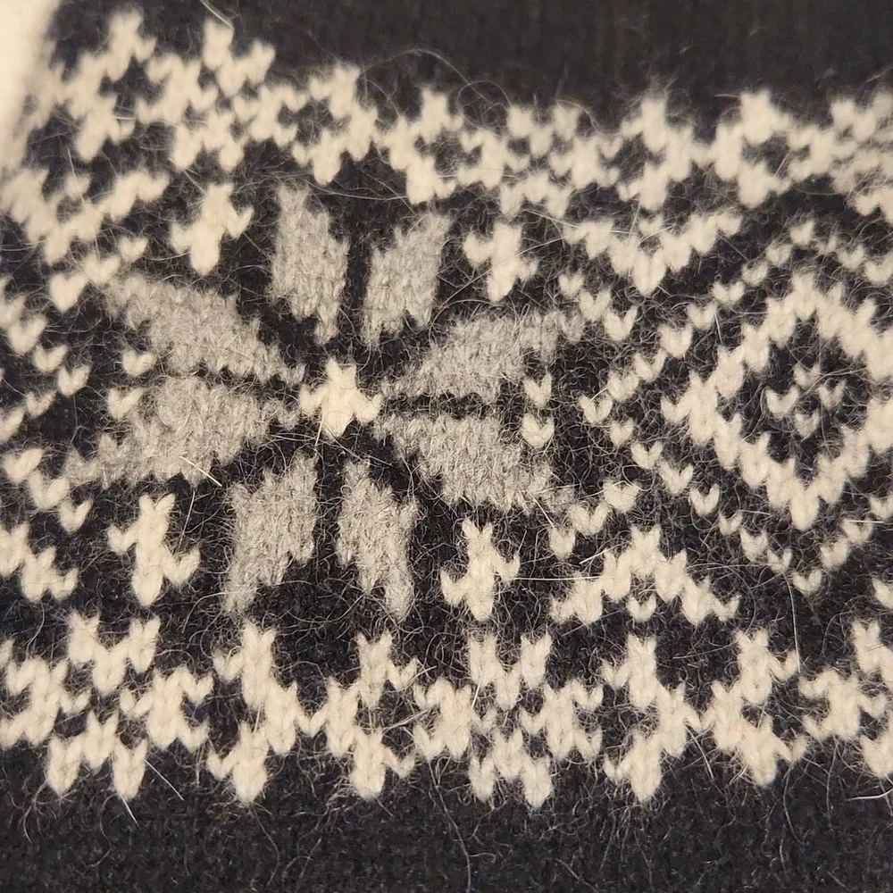 Icewear Papey  Angora Blend Wool Black and Gray Winter Pom-Pom Beanie OS Kids