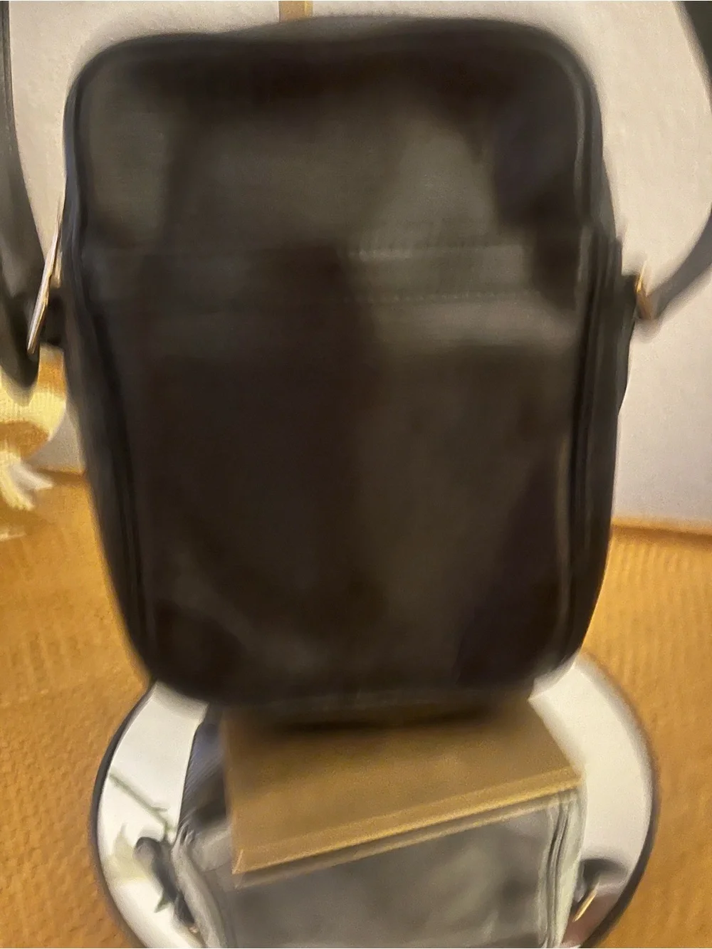 GUC Louis Vuitton Epi Danube Shoulder Bag Crossbody Bag Noir