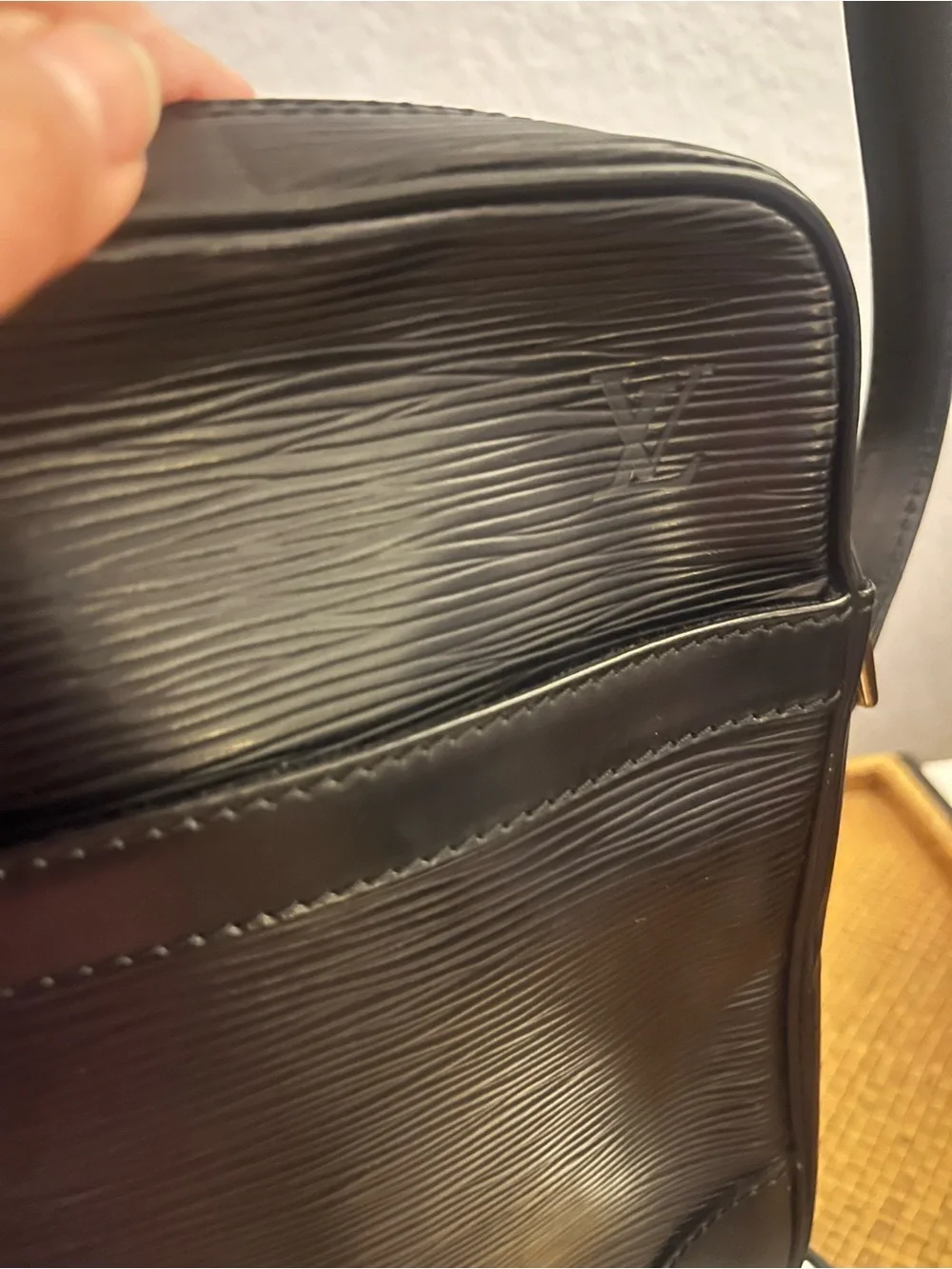 GUC Louis Vuitton Epi Danube Shoulder Bag Crossbody Bag Noir