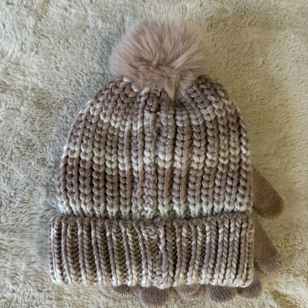 NWT Madden Girl gloves and matching hat with faux fur Pom-pom ages 7-16