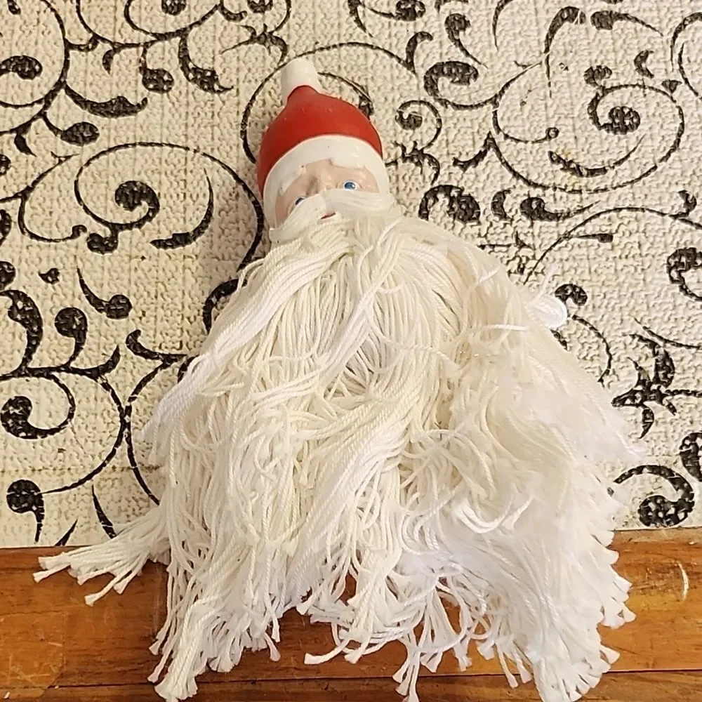 Santa Claus Yarn Ornament