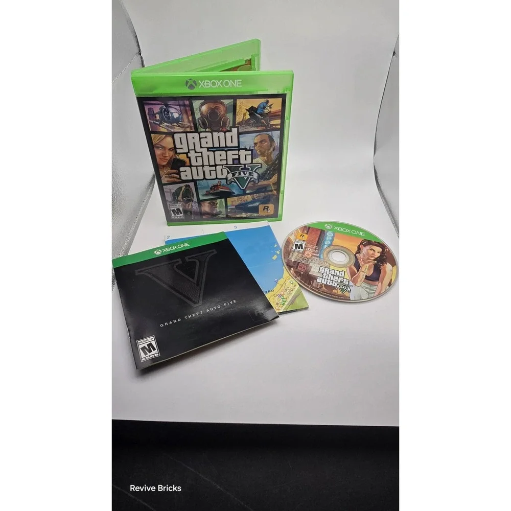 Grand Theft Auto V (Microsoft Xbox One, 2014) CIB Complete W/ Map Tested Working