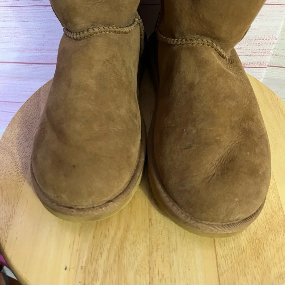 Toggle 2 Button Short Cozy Warm Sheepskin Boots Size 7‎
