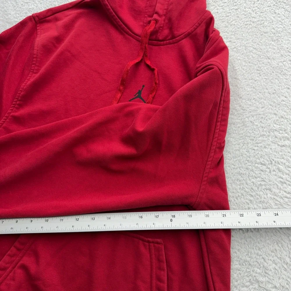 Jordan shows minimalist